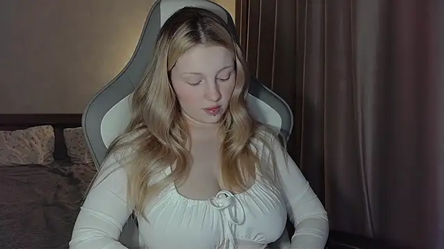 Snapshot of x_ivy_x chatting on February 24, 2026, 5:25 pm x ivy x online show from February 24, 2026, 5:25 pm