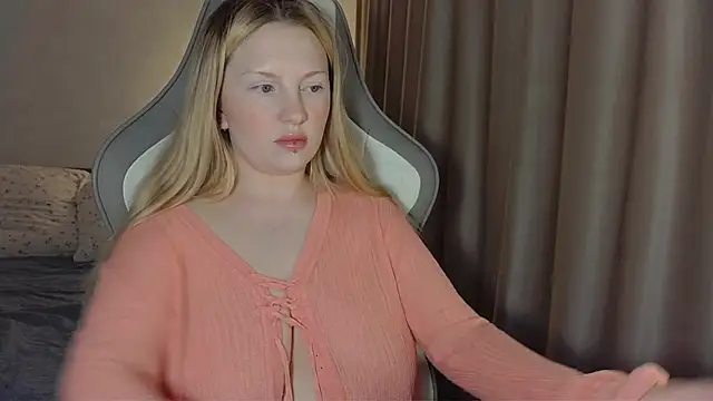 Snapshot of x_ivy_x chatting on March 24, 2026, 5:35 pm x ivy x online show from March 24, 2026, 5:35 pm