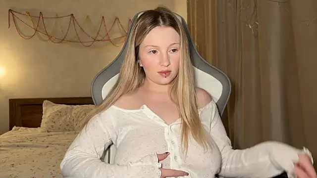 Snapshot of x_ivy_x chatting on January 6, 2026, 3:49 pm x ivy x online show from January 6, 2026, 3:49 pm