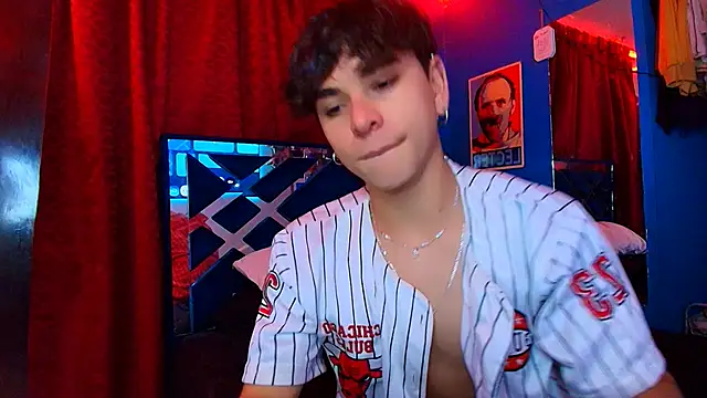 Snapshot of Luke_Howland chatting on June 2, 2026, 11:49 pm Luke Howland online show from June 2, 2026, 11:49 pm