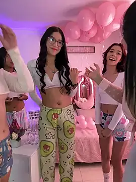 sarasoto 1 online show from March 8, 2025, 8:35 pm