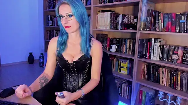 Queen of Hearts1 online show from November 15, 2025, 8:24 pm