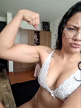 Thaliacooper  online show from February 22, 2026, 5:14 pm