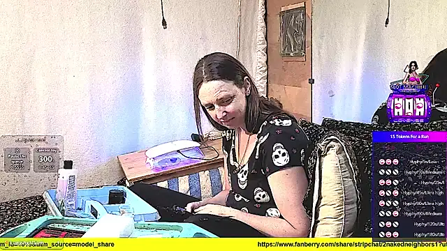 Snapshot of 2nakedneighbors1 chatting on October 11, 2025, 4:13 am 2nakedneighbors1 online show from October 11, 2025, 4:13 am