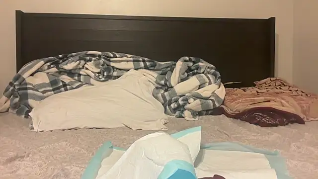 Snapshot of QueenLolaX chatting on October 19, 2025, 5:21 am QueenLolaX online show from October 19, 2025, 5:21 am