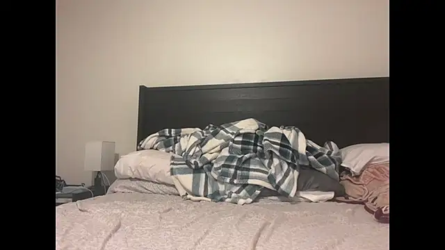 Snapshot of QueenLolaX chatting on October 17, 2025, 3:10 am QueenLolaX online show from October 17, 2025, 3:10 am