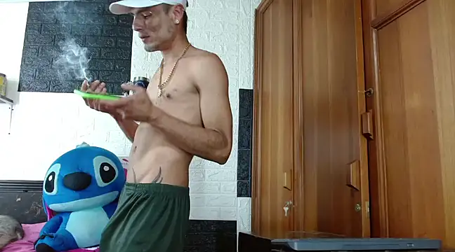 Snapshot of GeorgeZarrate chatting on February 18, 2025, 10:47 pm GeorgeZarrate online show from February 18, 2025, 10:47 pm