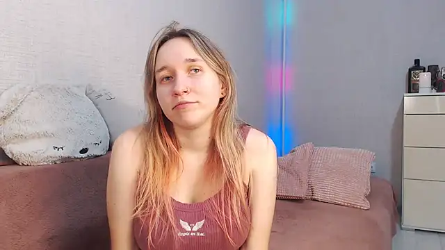 Snapshot of lovely_hayley chatting on December 20, 2025, 10:34 pm lovely hayley online show from December 20, 2025, 10:34 pm