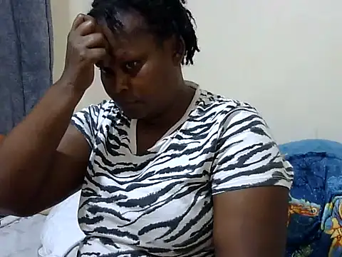 Pretty lilly02 online show from April 6, 2026, 7:37 pm