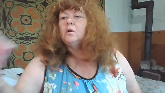 Snapshot of RoseRed69 chatting on October 2, 2025, 2:04 am RoseRed69 online show from October 2, 2025, 2:04 am