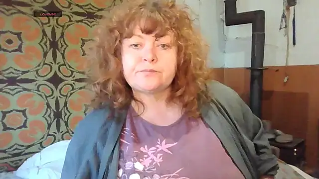 Snapshot of RoseRed69 chatting on October 1, 2025, 2:27 am RoseRed69 online show from October 1, 2025, 2:27 am