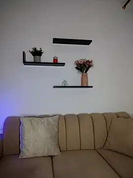 Snapshot of caro_sweett chatting on December 13, 2025, 9:10 pm caro sweett online show from December 13, 2025, 9:10 pm