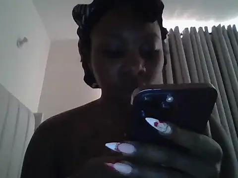 Snapshot of Queen_loveer chatting on February 18, 2026, 11:39 am Queen loveer online show from February 18, 2026, 11:39 am