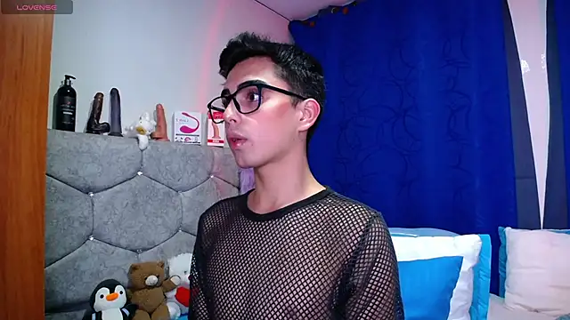 OwenBluee online show from September 30, 2025, 1:11 am