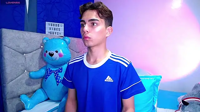 OwenBluee online show from February 26, 2025, 3:25 am