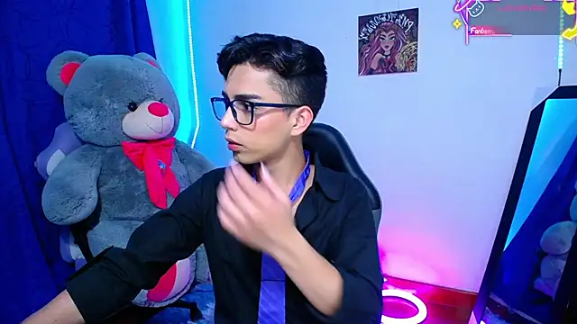 OwenBluee online show from June 4, 2026, 12:21 pm