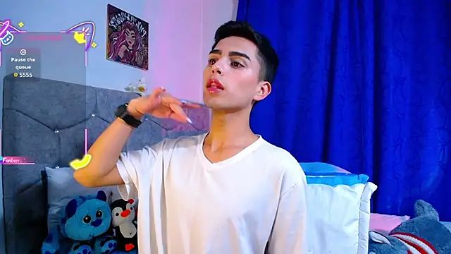 OwenBluee online show from October 28, 2025, 2:56 am