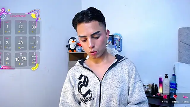 OwenBluee online show from December 3, 2025, 11:58 pm