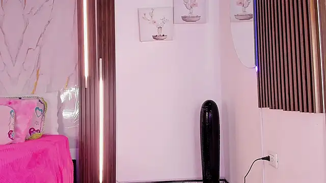 Snapshot of mia_six66 chatting on February 17, 2026, 12:13 pm mia six66 online show from February 17, 2026, 12:13 pm