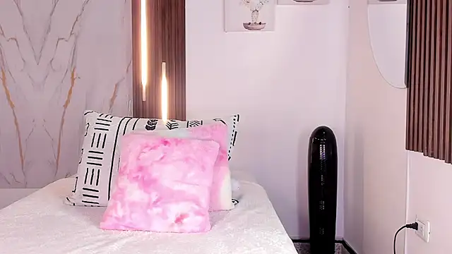 Snapshot of mia_six66 chatting on December 2, 2025, 12:07 pm mia six66 online show from December 2, 2025, 12:07 pm