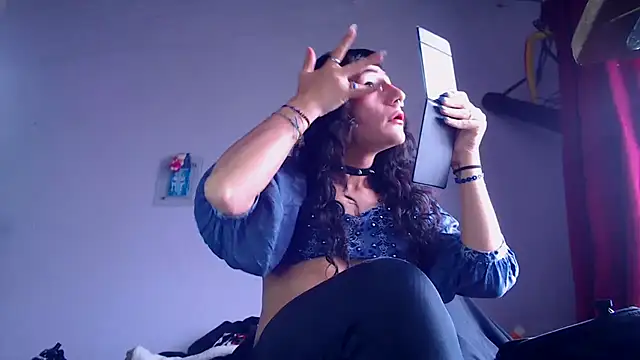 Zafiro subversiva online show from April 15, 2026, 3:05 pm