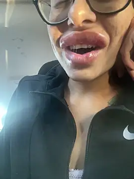 myloveforyouu online show from December 21, 2025, 9:59 pm