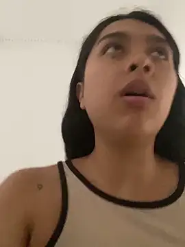 SweetLatiin  online show from December 17, 2025, 9:20 pm