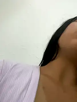 SweetLatiin  online show from November 25, 2025, 7:58 pm