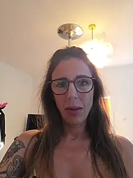 Snapshot of Klamsine chatting on June 16, 2026, 5:18 am Klamsine online show from June 16, 2026, 5:18 am