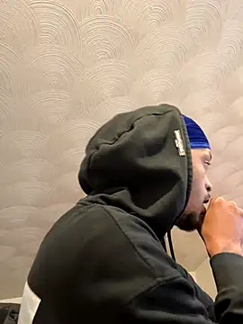 rayyymack online show from November 30, 2025, 7:36 pm