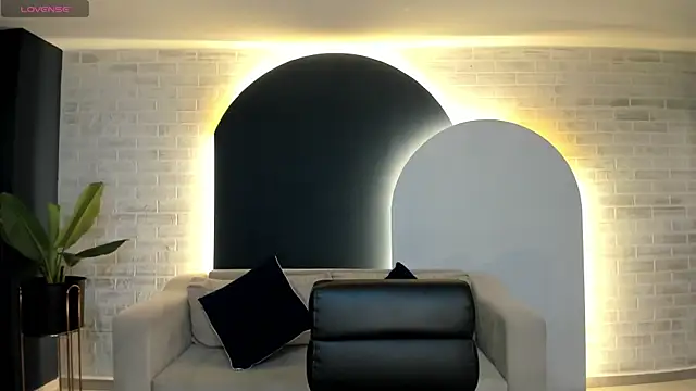 MariaHerrera  online show from November 26, 2025, 9:15 pm