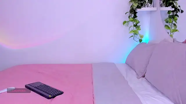 Catbaby888  online show from September 26, 2025, 9:32 pm