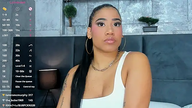 Snapshot of Salome_Diaz_ chatting on March 4, 2025, 7:32 pm Salome Diaz online show from March 4, 2025, 7:32 pm