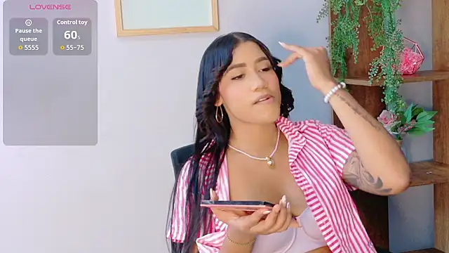 Snapshot of Salome_Diaz_ chatting on February 24, 2026, 5:19 am Salome Diaz online show from February 24, 2026, 5:19 am