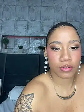 Snapshot of Salome_Diaz_ chatting on March 12, 2025, 5:17 pm Salome Diaz online show from March 12, 2025, 5:17 pm