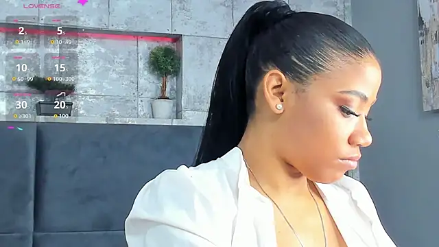 Snapshot of Salome_Diaz_ chatting on March 12, 2025, 2:12 pm Salome Diaz online show from March 12, 2025, 2:12 pm