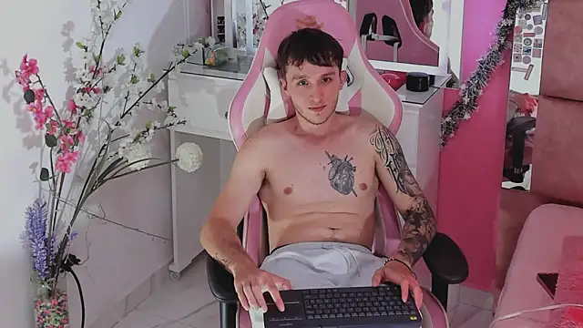 Dylanwhite23  online show from December 18, 2025, 3:11 am