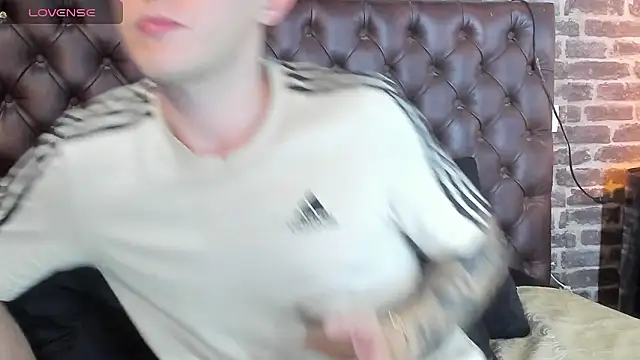 Snapshot of Dylanwhite23_ chatting on January 17, 2026, 3:43 am Dylanwhite23 online show from January 17, 2026, 3:43 am