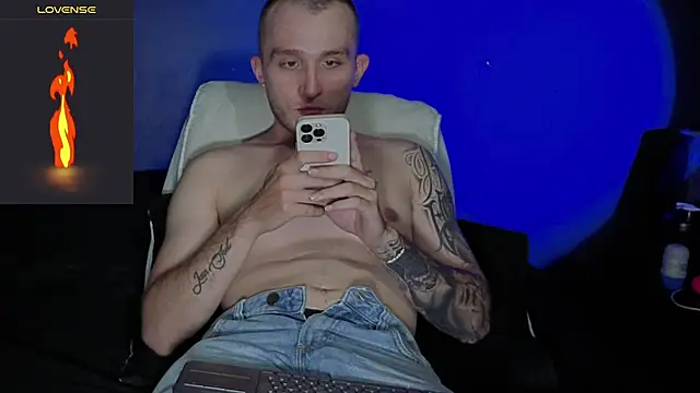 Snapshot of Dylanwhite23_ chatting on February 8, 2026, 11:35 pm Dylanwhite23 online show from February 8, 2026, 11:35 pm