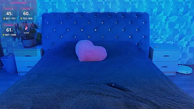 SuzannaWild online show from February 8, 2026, 10:02 am