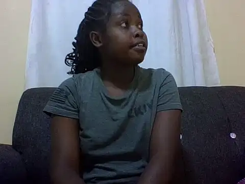 Snapshot of Sweetcecie01 chatting on May 19, 2026, 1:56 am Sweetcecie01 online show from May 19, 2026, 1:56 am