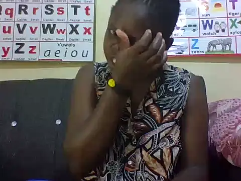 Sweetcecie01 online show from April 13, 2026, 2:32 pm