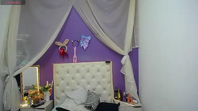 Snapshot of Ingrid_Casas chatting on February 10, 2025, 11:13 pm Ingrid Casas online show from February 10, 2025, 11:13 pm
