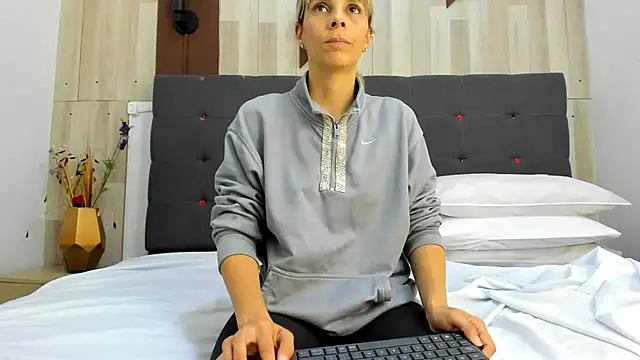 Anastasiapriest online show from April 16, 2026, 11:44 am