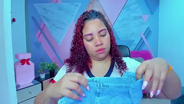 AngelaCoffee online show from November 14, 2025, 3:32 am