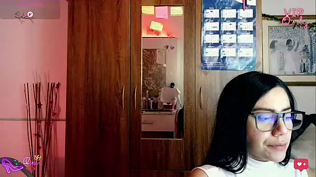 LauGrayJ online show from January 14, 2026, 12:58 am