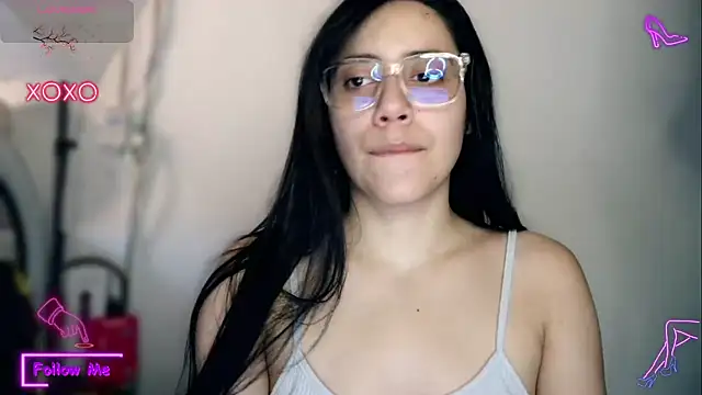 LauGrayJ online show from November 21, 2025, 9:58 pm