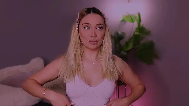 Snapshot of Jessielle chatting on December 15, 2025, 7:36 am Jessielle online show from December 15, 2025, 7:36 am