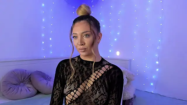 Snapshot of Jessielle chatting on December 18, 2024, 7:36 am Jessielle online show from December 18, 2024, 7:36 am