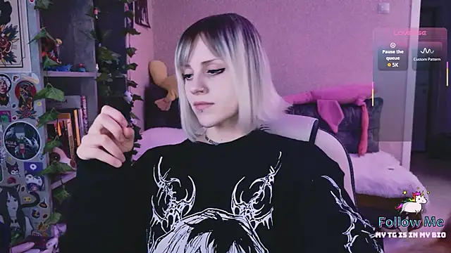 NaniMoore online show from April 10, 2026, 8:16 pm